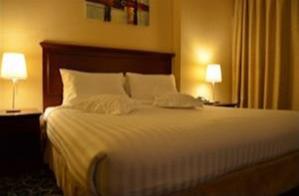 Richmond Greens Hotel Дубай Екстериор снимка
