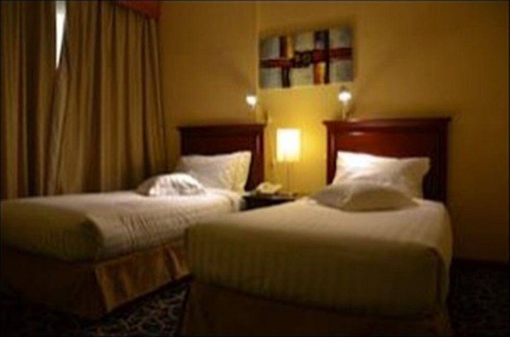 Richmond Greens Hotel Дубай Екстериор снимка