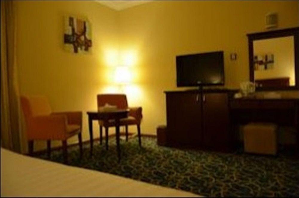 Richmond Greens Hotel Дубай Екстериор снимка