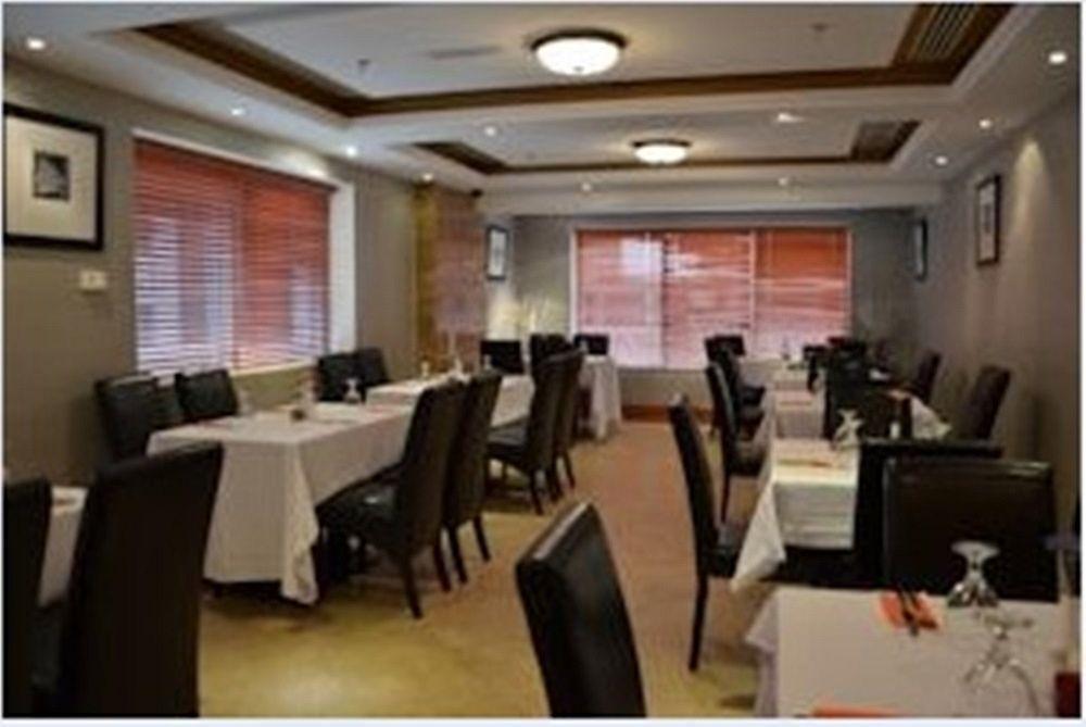Richmond Greens Hotel Дубай Екстериор снимка