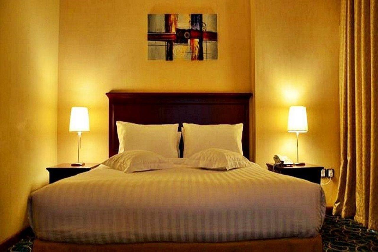Richmond Greens Hotel Дубай Екстериор снимка