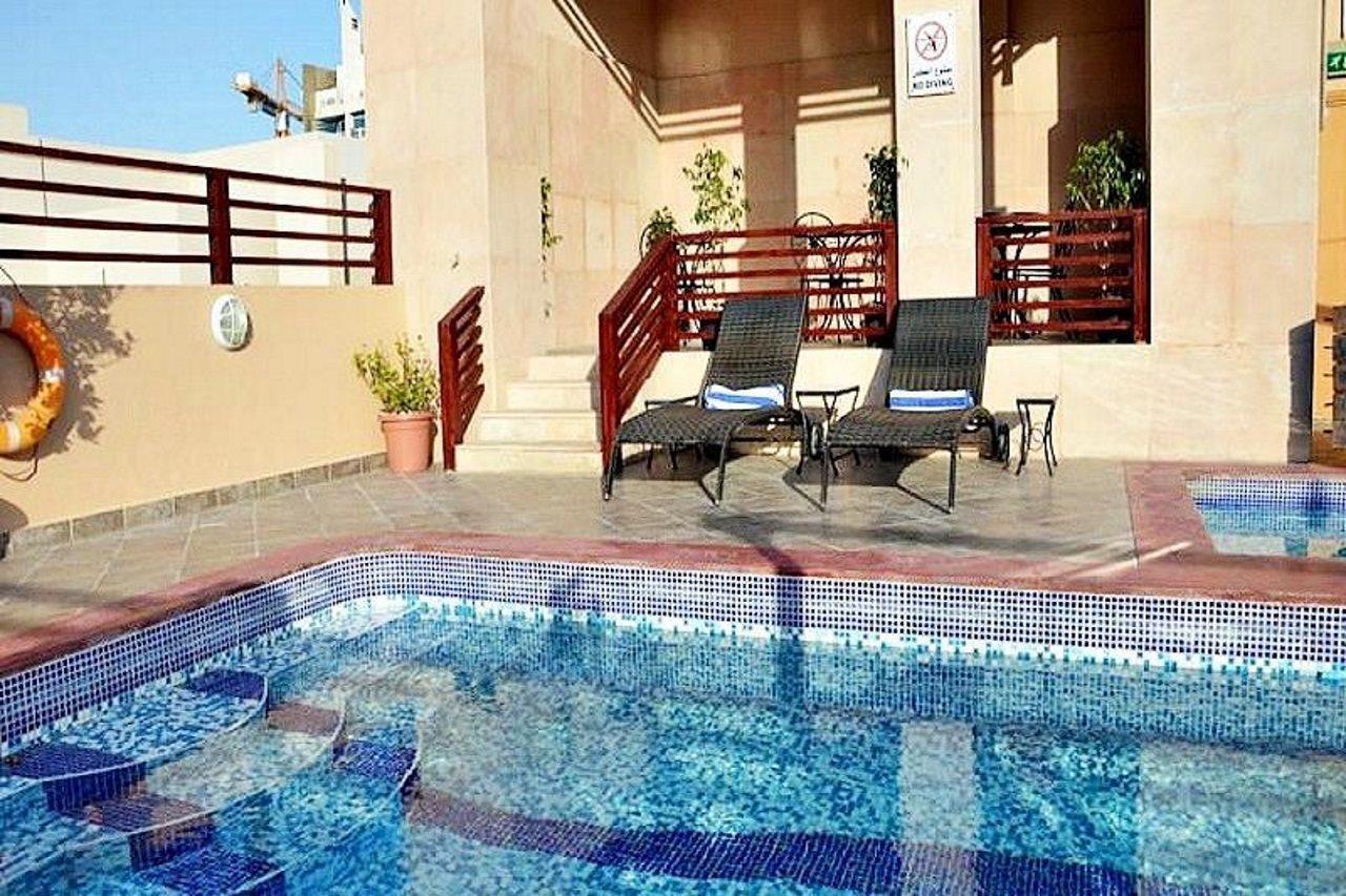 Richmond Greens Hotel Дубай Екстериор снимка